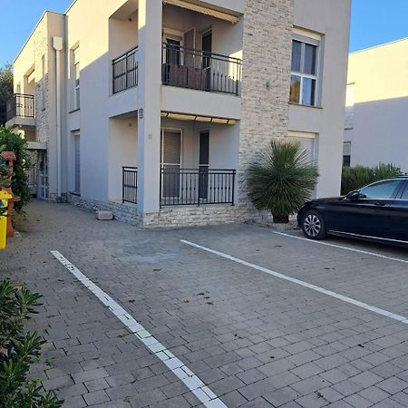 Apartman Lozancic Vir Esterno foto