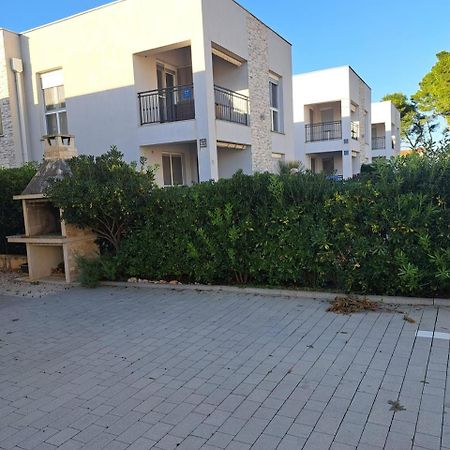 Apartman Lozancic Vir Esterno foto