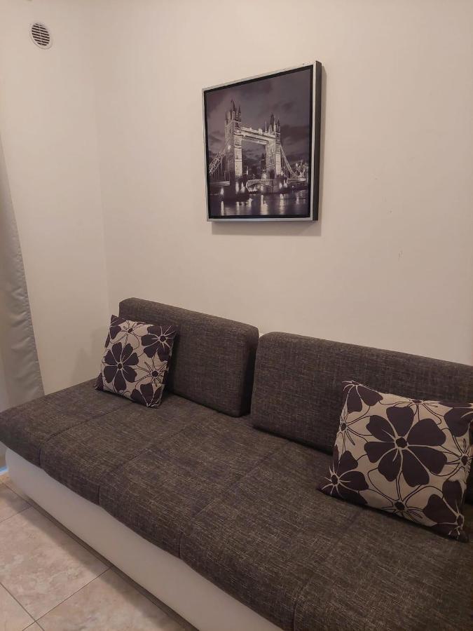 Apartman Lozancic Vir Esterno foto