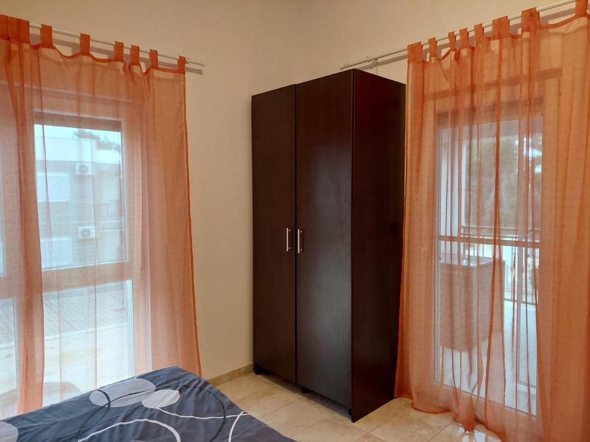 Apartman Lozancic Vir Esterno foto