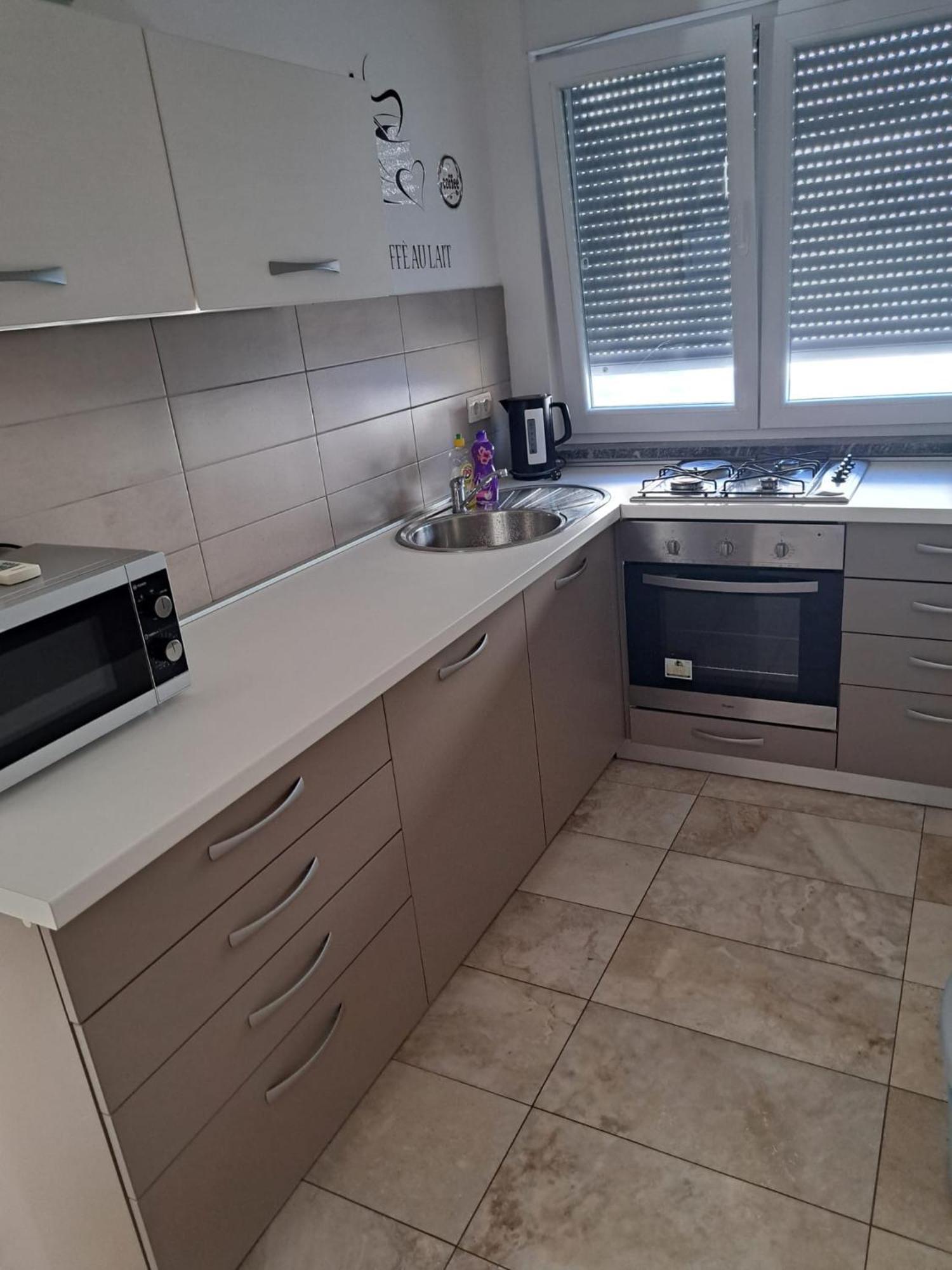 Apartman Lozancic Vir Esterno foto